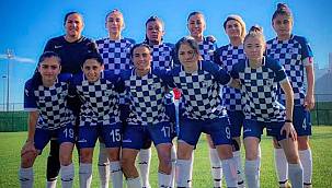 Kadın Futbol Takımı Konak'a 3 puanla döndü 