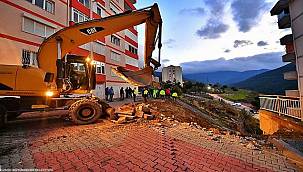 Narlıdere'de çöken istinat duvarına güvenlik önlemi 