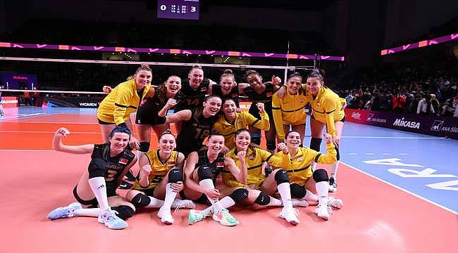 VakıfBank, lider olarak yarı finalde 