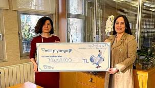 30 milyon ikramiye kazanan talihli çekini aldı 