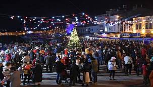 Foça 2022 yılına 'Merhaba!' dedi  