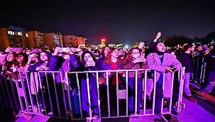 İzmirliler 2022'ye müzikle girdi 