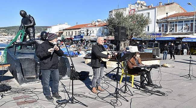 Nazım Hikmet, Foça'da anıldı 