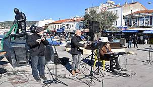 Nazım Hikmet, Foça'da anıldı 