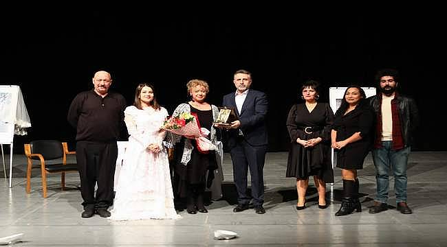"Sadece Kadın" Bayraklı'da sahnelendi