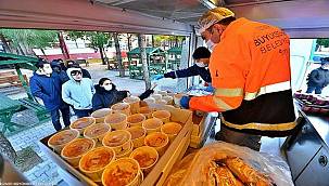 Sıcak yemek hizmeti Kâtip Çelebi Üniversitesi'nde de başladı 