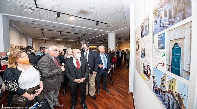 Tunç Soyer "Foto Resne'nin izinde İzmir Hikayeleri" sergisinin açılışına katıldı 