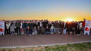 Bayraklı gençlere emanet!