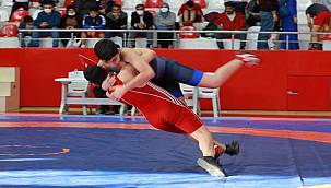 Bayraklılı güreşçiler 35 madalya ile İzmir şampiyonu oldu 