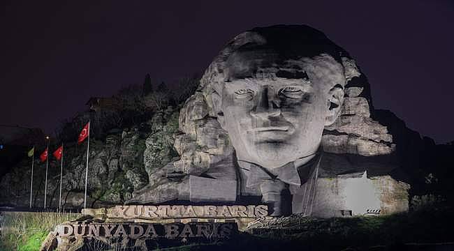 Atatürk Maskı'na muhteşem aydınlatma 