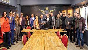 Başkan Soyer Ege Bölgesi Sivas Dernekleri Federasyonu'nu ziyaret etti 