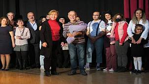 'Çehov'un İnsanları' isimli tiyatro oyunu Foça'da sahnelendi