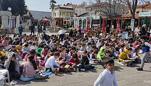 Foça'da Kütüphaneler Haftası Şenlikle Kutlandı 