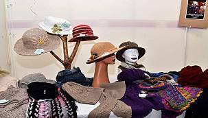 Foça'da şapka ve şal sergisi 