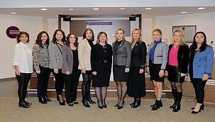 İZİKAD'da Betül Sezgin'e güvenoyu