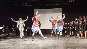 Konak'ta türkü ve Zeybek gecesi 