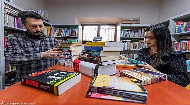 Akademisyen ve yazar Münci Kapani'nin 400 kitabını ailesi kampanyaya bağışladı 
