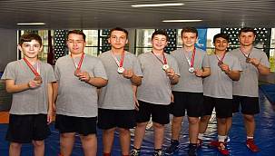 Aliağalı Güreşçilerden 7 Madalya Birden