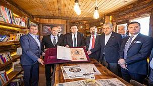 Atıkların arasındaki kitaplarla kurulan Hayat Ağacı Kütüphanesi açıldı