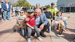 Başkan Soyer küçük sporcularla buluştu 