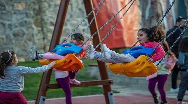 Başkan Tunç Soyer, Lale Mahallesi'nin çehresini değiştiren parkın açılışını yaptı