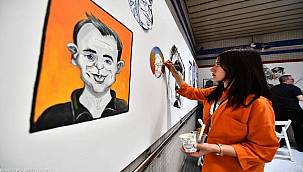 Dünyaca ünlü karikatüristlerden İzmir'e hatıra