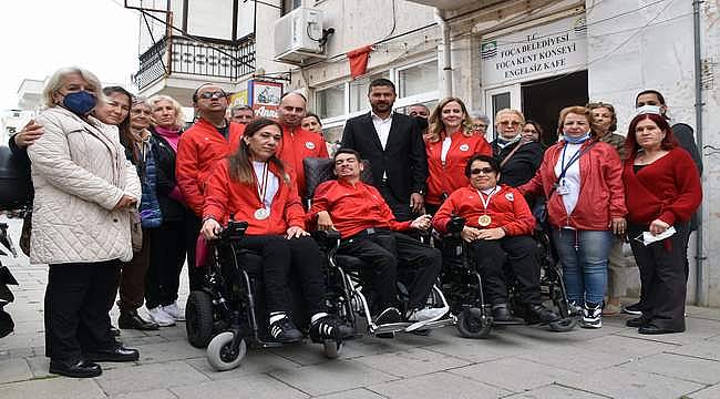 Engelli Boccia sporcuları Foça'yı sevindirdi 