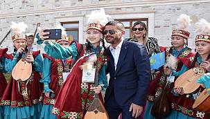 Foça'da '23 nisan' kutlamaları renkli görüntülere sahne oldu