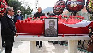  Foça'nın eski belediye başkanı Ahmet Nihat Dirim son yolculuğuna uğurlandı 