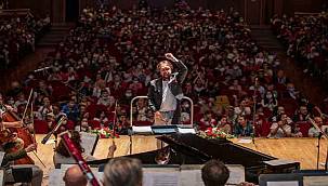 İzmir Büyükşehir Belediyesi AASSM Senfoni Orkestrası ilk kez çocuklar için sahne aldı 