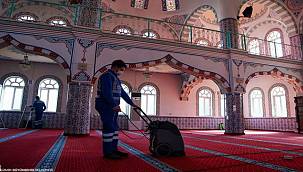 İzmir Büyükşehir Belediyesi her gün bir camiyi temizliyor 