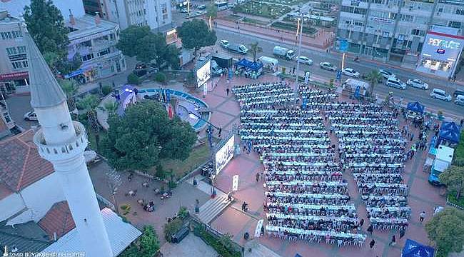 İzmir Büyükşehir Belediyesi'nin iftar sofrası Aliağa'da kuruldu 