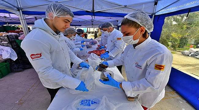 İzmir dayanışması Ramazan'da büyüyerek sürüyor 