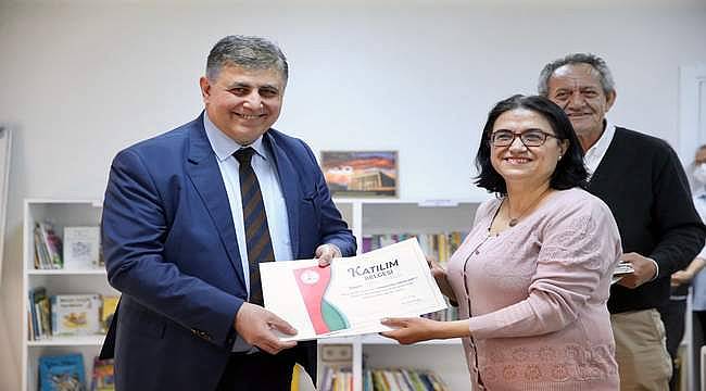 Karşıyakalı yazar adayları sertifikalarını aldı 