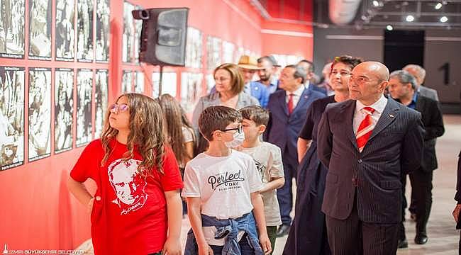 Konak Metro Sanat Galerisi Hanri Benazus'un Atatürk sergisi ile açıldı 