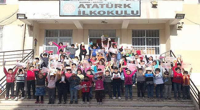 Kozluk'taki öğrencilere 23 Nisan hediyesi Karşıyaka'dan 