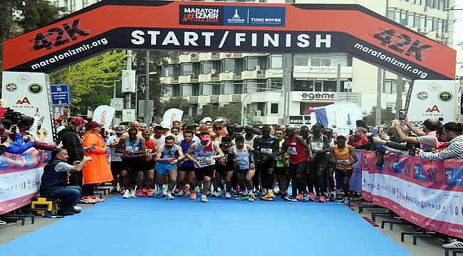 Maraton İzmir'de yeniden rekor 