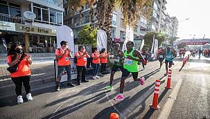 Maraton İzmir farkındalık yaratmaya koşuyor 