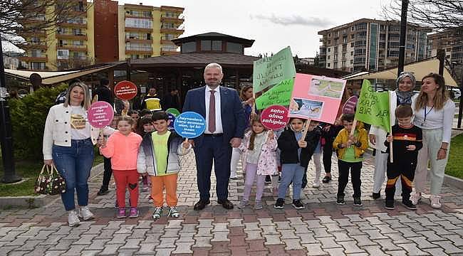 Menemen'de 'Sokak Hayvanları Günü' Etkinliği  