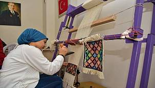 Tarihi Helvacı Kilimi Aliağalı Kadınların Elinde Yeniden Hayat Buluyor 