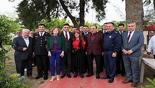 Aliağa'da Mülki Erkan ve Vatandaşlar Engelsiz Kafe'de Bayramlaştı 