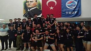 Egeli Yüzücüler madalyaları toplamaya devam ediyor 