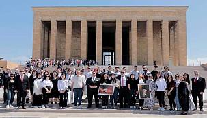 Kemalpaşalı öğrenciler KESİAD'la Anıtkabir'de 