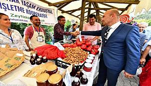 Kıbrıs'ın yerel lezzetleri ve kültürel ürünleri İzmirliler ile buluşuyor