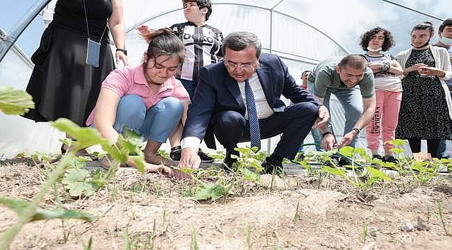 Konak'ın özel çocuklarına bahçe terapisi 