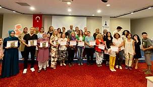 "Mahallemizin Kadınları Sinema Yapıyor" projesi ilk mezunlarını verdi 