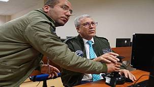 Rektör Budak, uçak simülasyonu eğitimine katıldı 