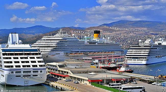 Alsancak Limanı'na aynı gün 3 yolcu gemisi demir attı 