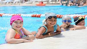 Bayraklı'da yüzme kursu başladı 