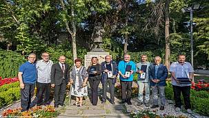 Nazım Hikmet ölüm yıl dönümünde anıldı 